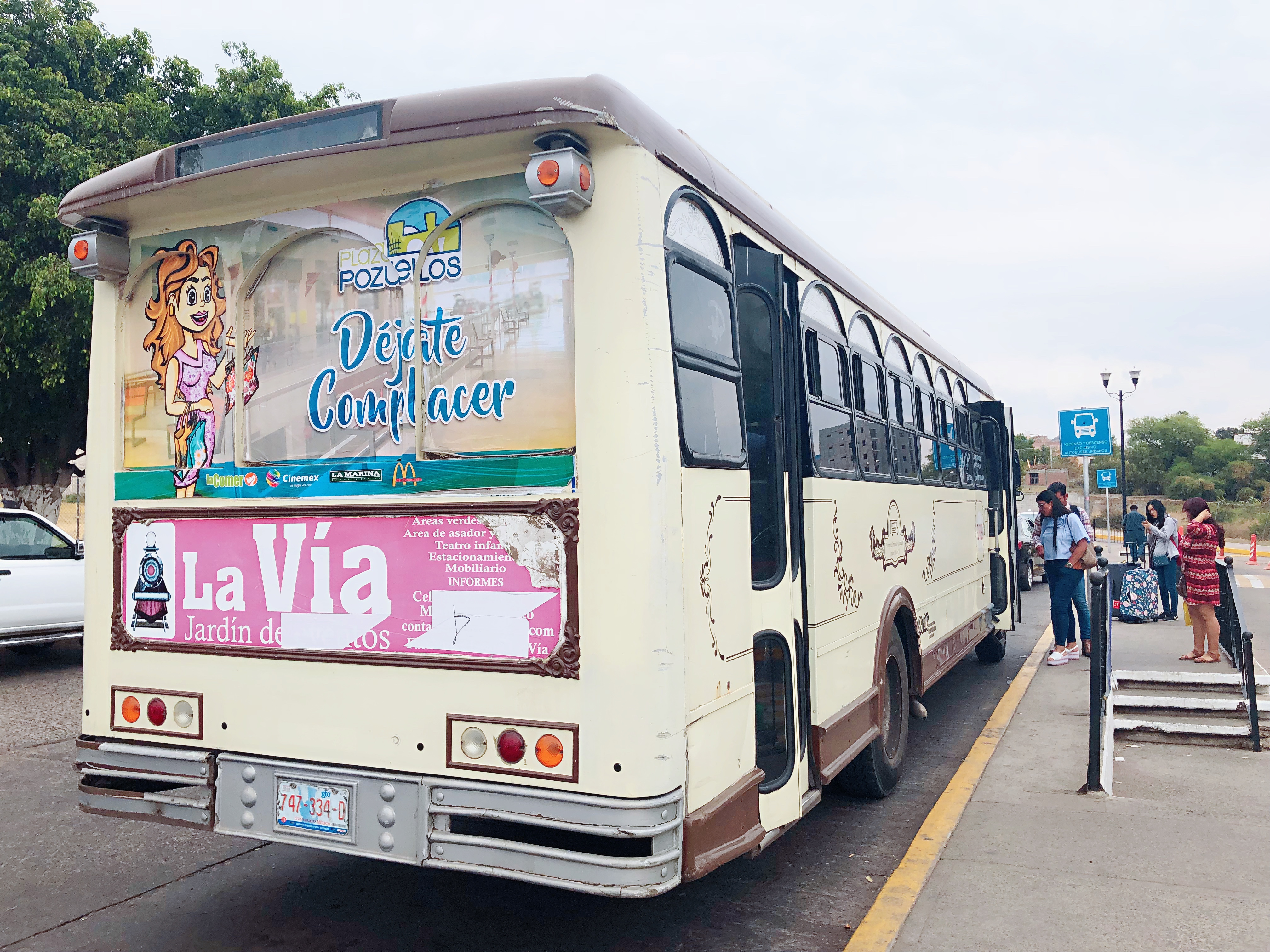 墨西哥大巴免费,墨西哥三辆大巴