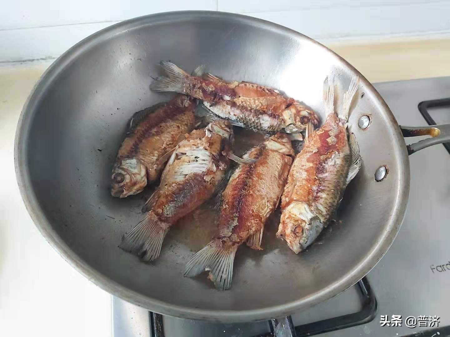 居家厨房挑战视频,鲫鱼处理全过程