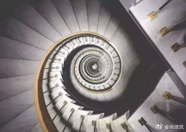 360度旋转楼梯的做法全过程,旋转楼梯和普通楼梯对比图片