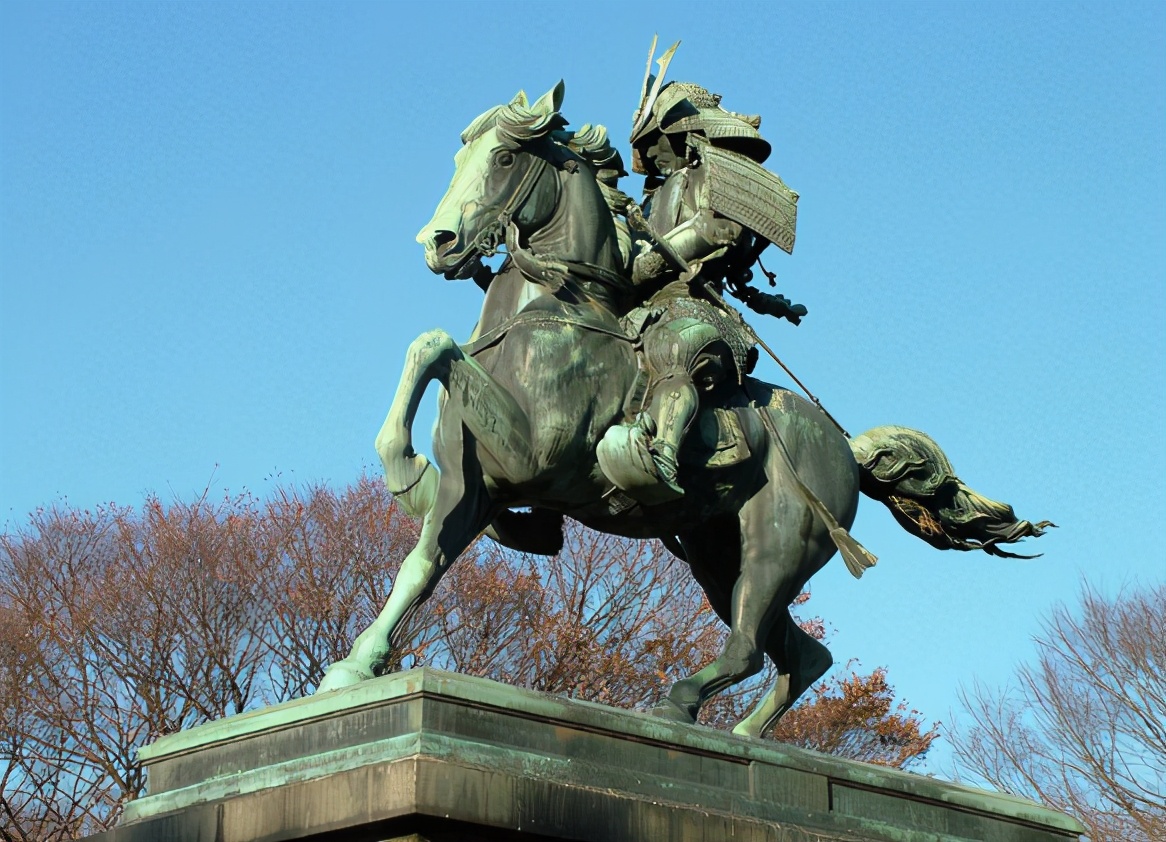 冲绳岛战役美军虽胜犹败,冲绳岛战役美军出动多少装备