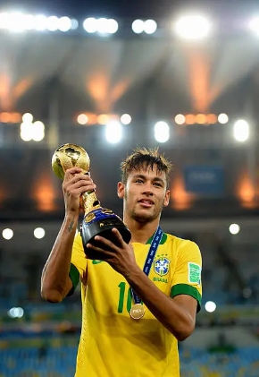 内马尔本赛季表现亮眼,内马尔10大精彩表现