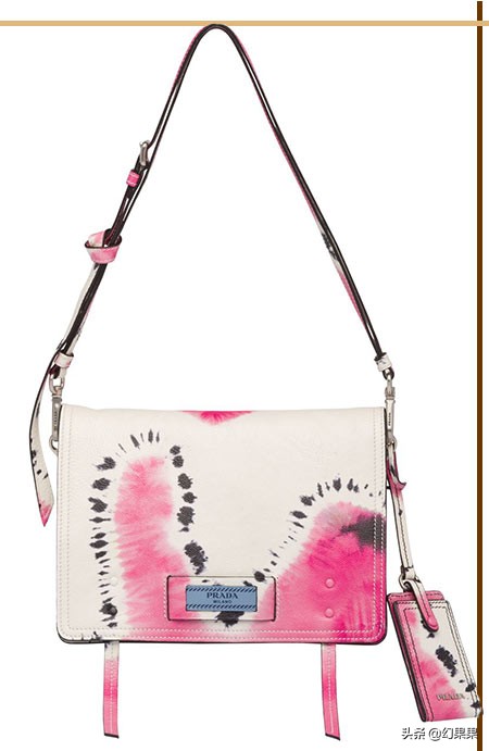 普拉达prada2023新款包包,prada普拉达三合一包包搭配