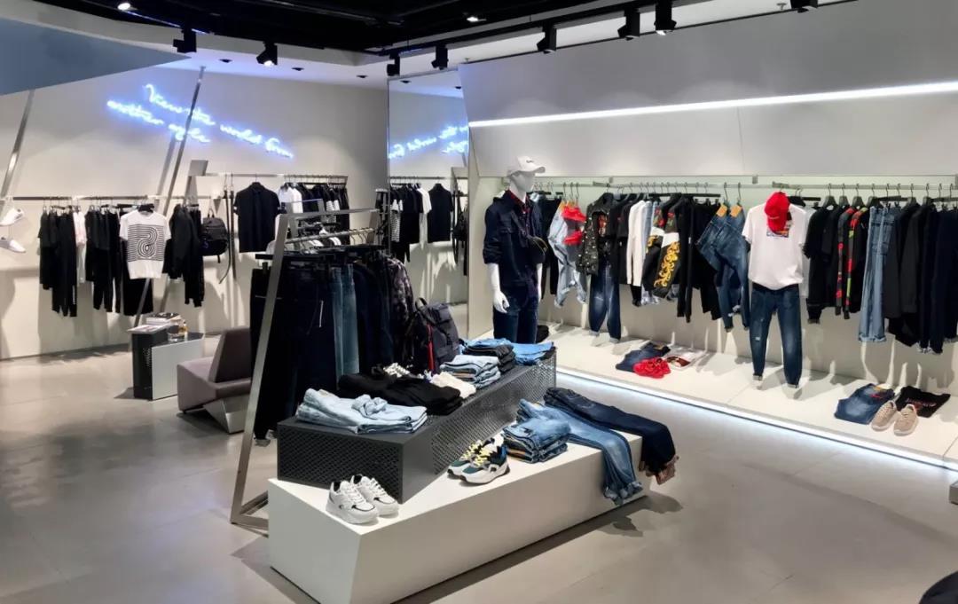 卡宾中国风男装,卡宾男装店铺装修风格