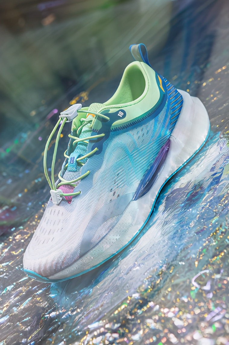 李宁超轻19和安踏跑鞋哪个好,公认脚感最好的10双国产跑鞋安踏