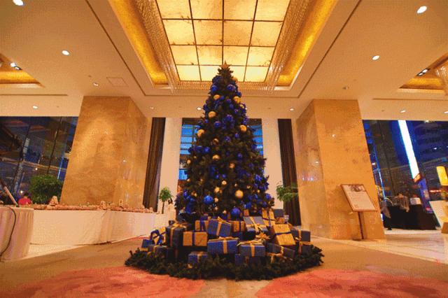 50米长圣诞树根蛋糕慈善义卖，洲际酒店点灯仪式举行！