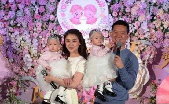 她是贾跃亭夫人，24岁成李小璐艳羡的好命阔太，今被*债追**要离婚