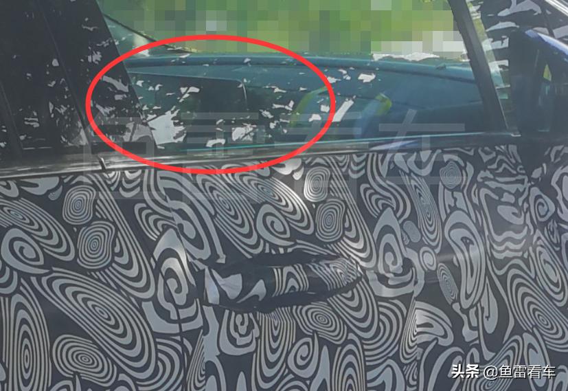 答案揭晓,竟是东风柳州全新MPV,前大灯比预想的还要出彩