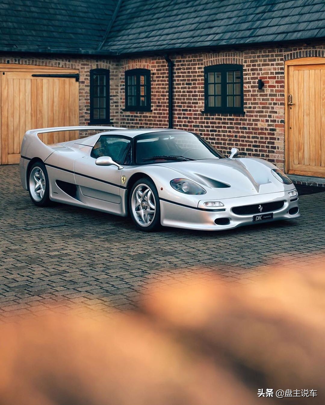 90年代的超跑三大神车,5款国产千万级超跑