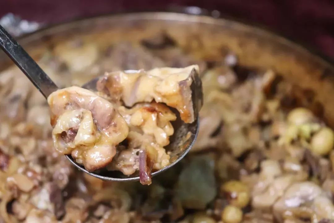 铜盘焗鸡的正宗做法,特色铜盘焗鸡