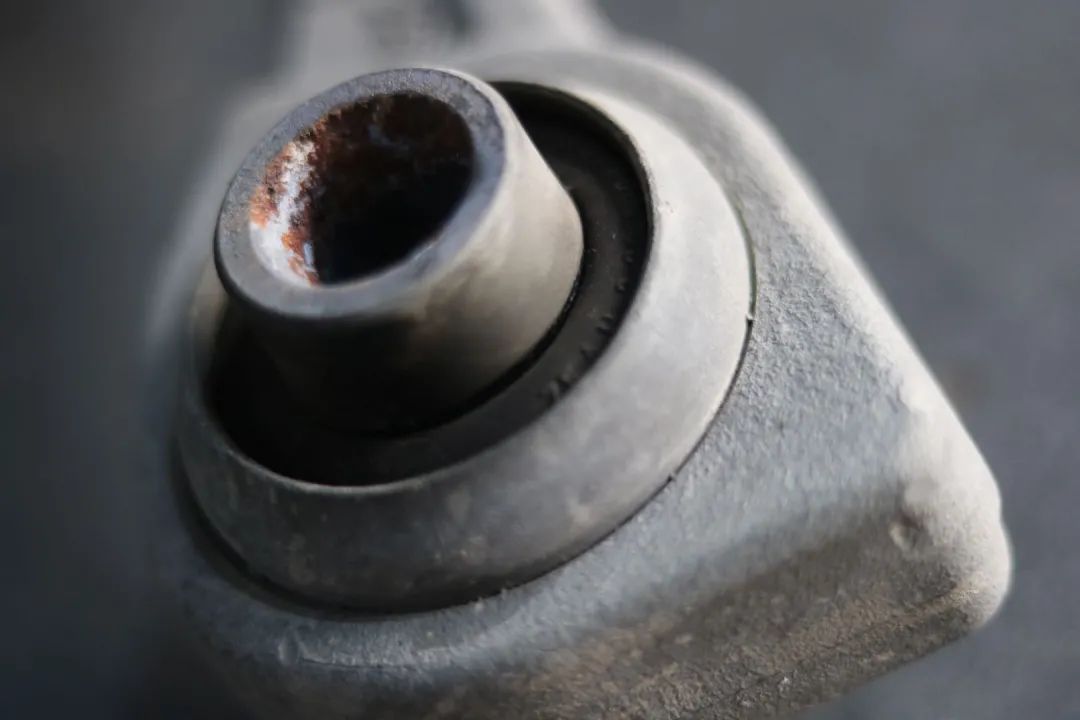 奔驰w221升级新款w222s450外观,老款奔驰w211e260翻新整备