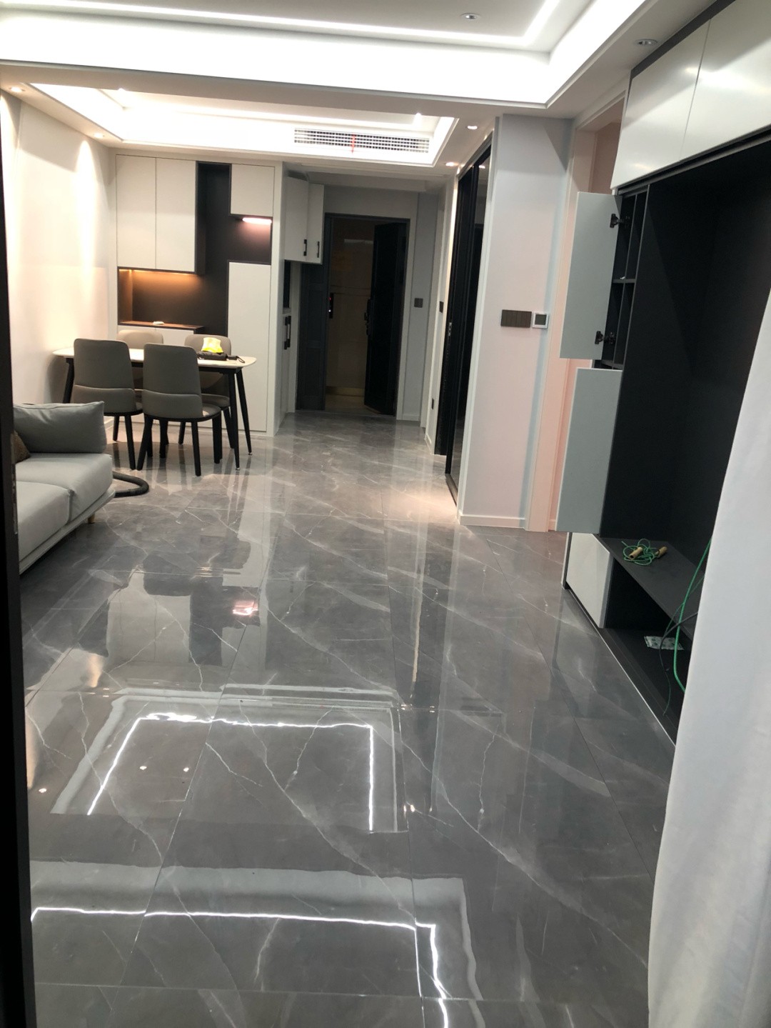 为什么现在装修都用灰色地面砖,为什么现在的地砖都选灰色