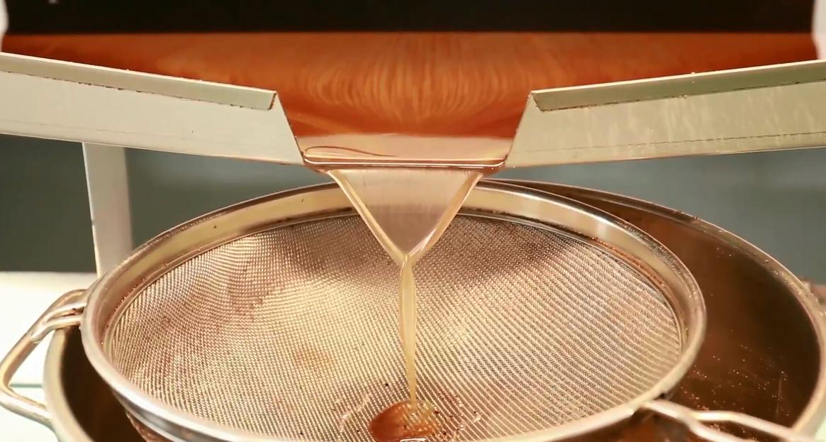 纯手工制作小型榨油机,榨油机榨油有什么绝招