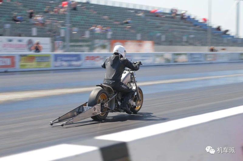 定制|200匹涡轮增压“匪王”变身bobber竞速赛车