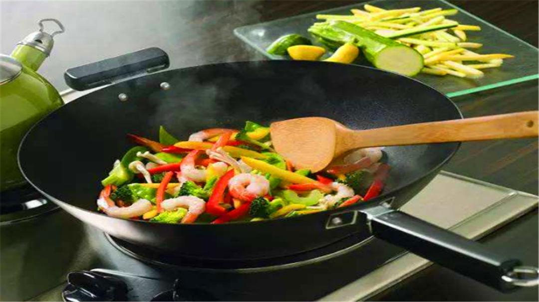 什么方法能让炒菜不溅油,炒菜油不溅的方法