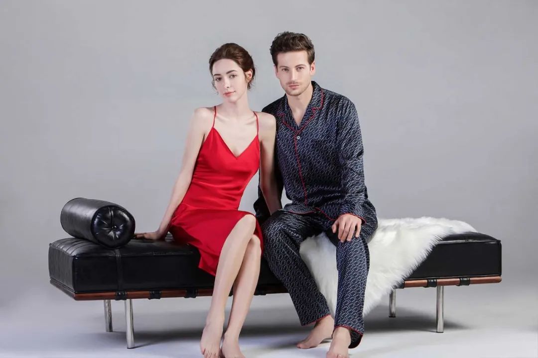 一位英国女人爱上东方文化，让穿丝绸睡衣，比晚礼服还高级