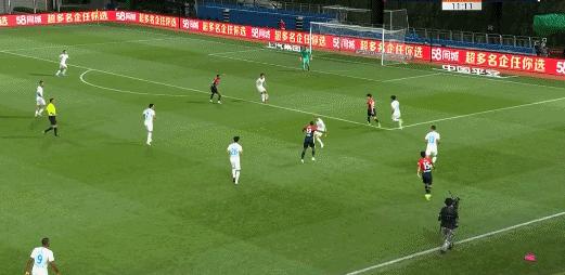 中超足球搞笑瞬间守门员扑救,中超门将惊天失误视频