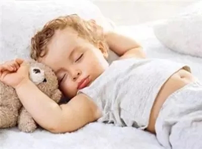 婴儿打颤惊跳怎么办,刚出生的宝宝总是惊颤