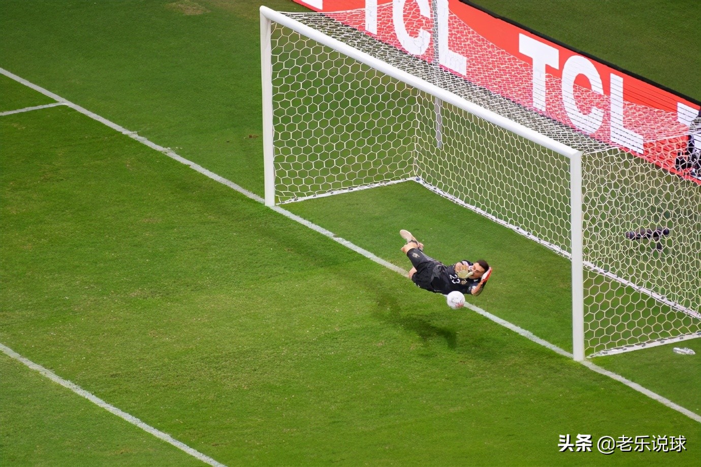 马丁内斯最后时刻扑单刀历史第一,马丁内斯世界杯扑点集锦