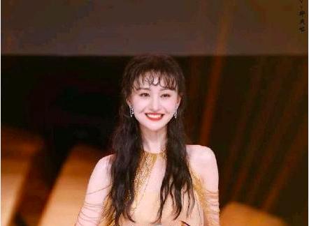 李小璐贾乃亮杨幂合影,李小璐和杨幂对比图片