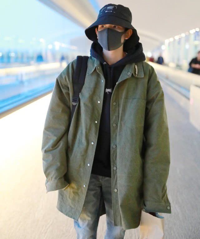 王源星空造型的鞋,王源穿耐克鞋