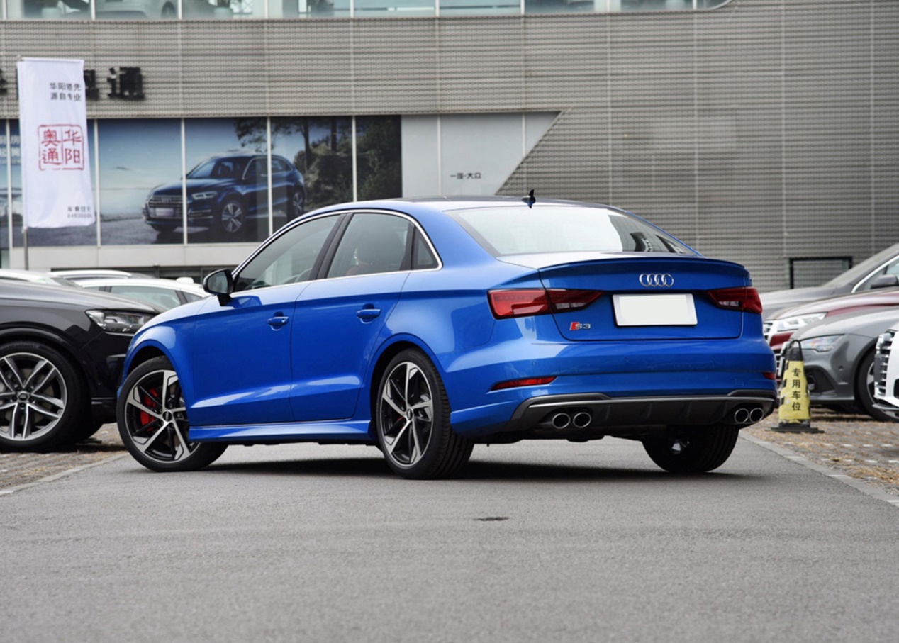 奥迪a3时尚运动版跑高速,很动感的奥迪a3高清素材