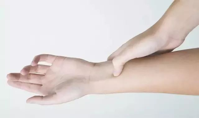 颈椎炎怎么按摩缓解,每天按摩头部可以改善颈椎病吗