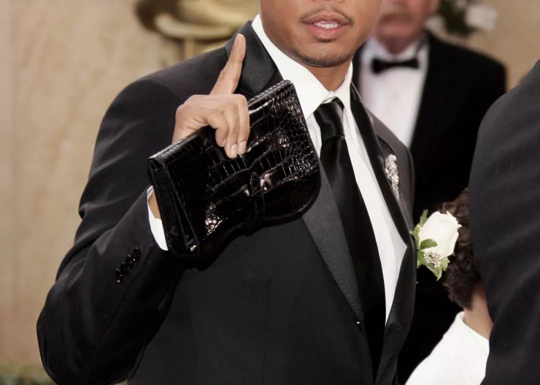 中国男人挎包,男人夹包过时了吗