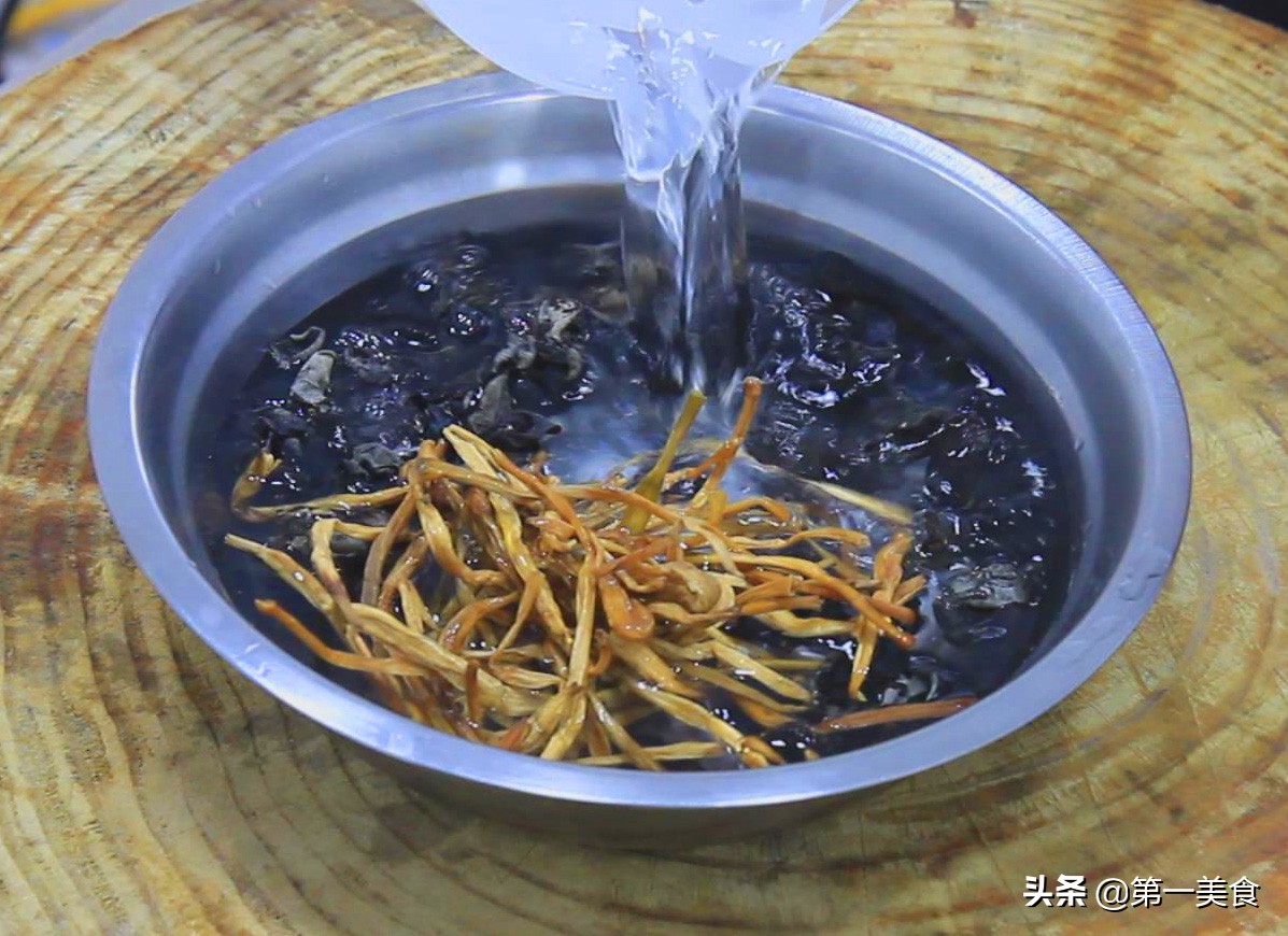 最经典的黄焖鸡做法,大厨教你黄焖鸡做法