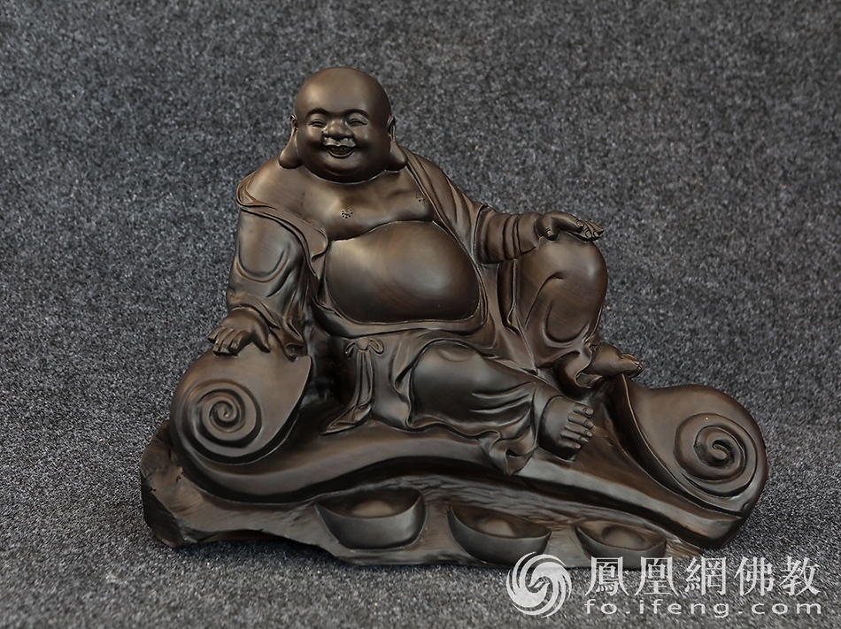 桐柏山木雕博物馆弥勒佛雕像,桐柏木雕博物馆龙的雕像