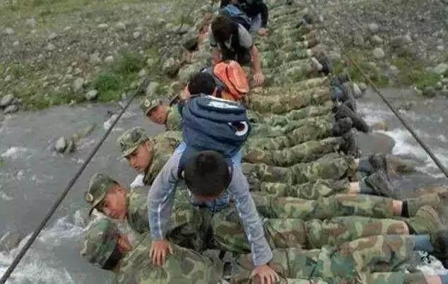 汶川地震十二周年如今依然泪目,汶川地震这些英雄值得被铭记