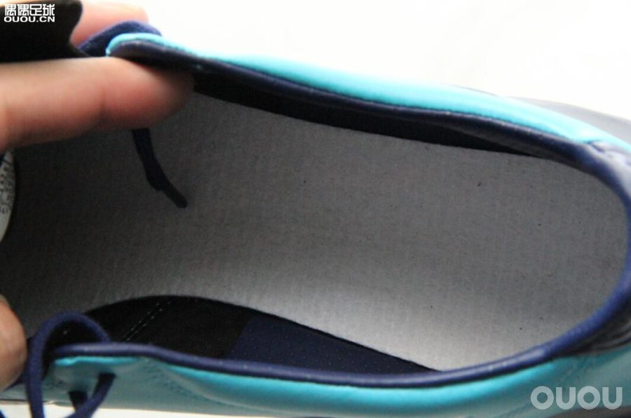 AGorTF你选谁？美津浓MoreliaNeoII两款足球鞋大横评