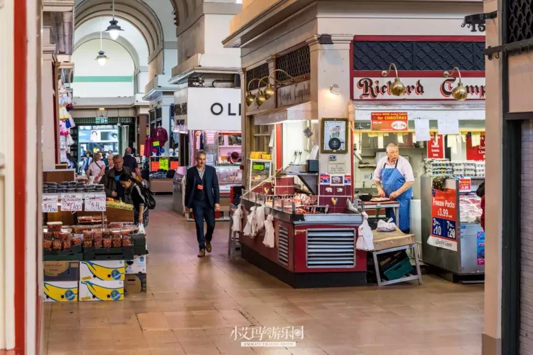 纽卡斯尔，店主为我弹奏了一把十万元的吉他