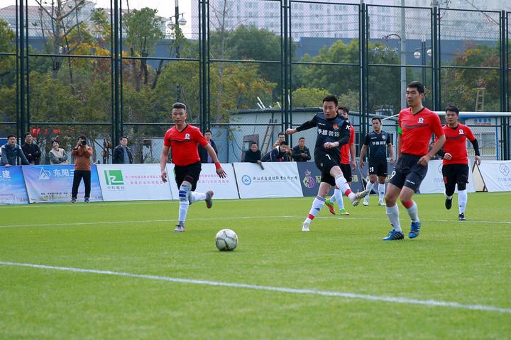 别开生面绿茵竞技