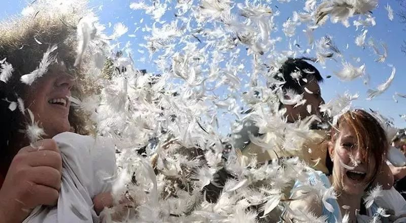 羽绒服内衬钻毛严重怎么办,羽绒服钻绒怎么办一招搞定