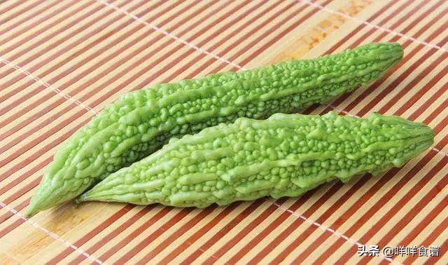 苦瓜太苦吃不下去？只需这样切掉苦味源，苦味清除的一干二净