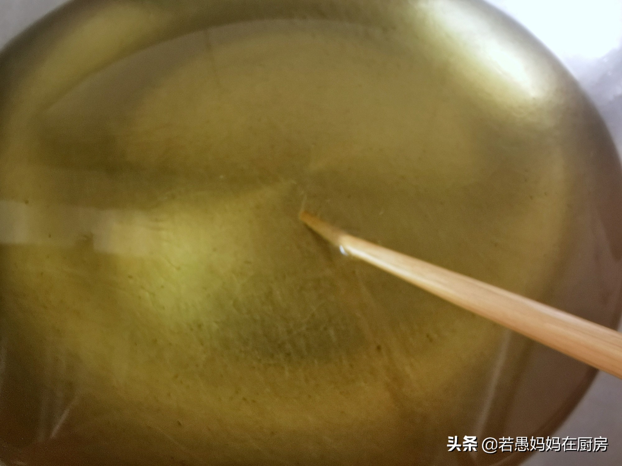 怎样在家做油条外酥里软,最健康油条做法外酥内嫩口感松软