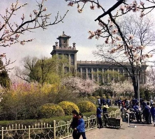 鞍山市老照片和新照片的对比 (鞍山老照片35年前宁静的鞍山)