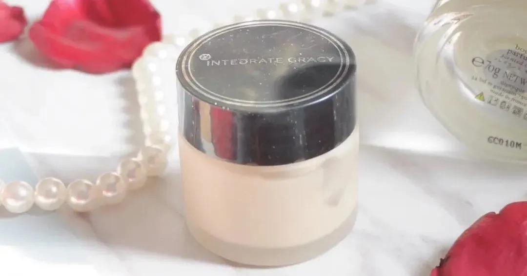 雅诗兰黛持妆无瑕保湿气垫粉底液,遮瑕好又不拔干的气垫粉底液推荐