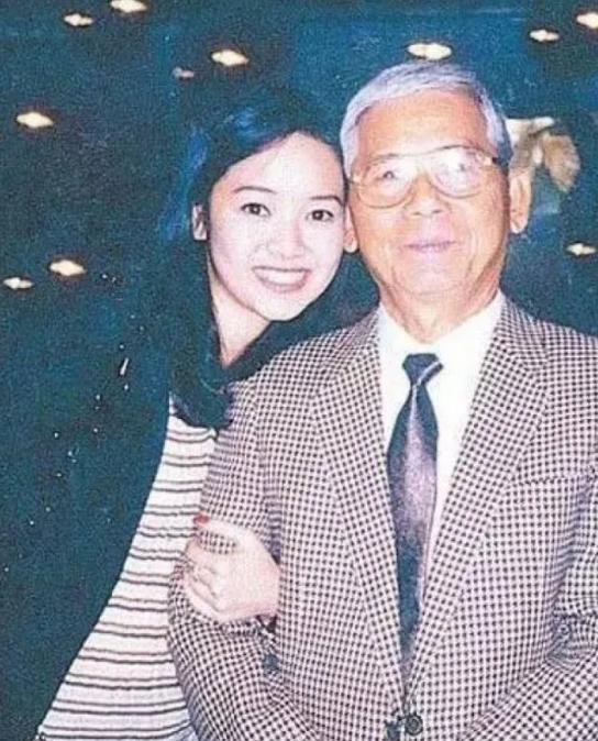 侯佩岑富豪,侯佩岑的婚后