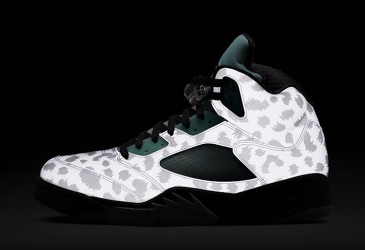 aj1和yeezy哪个值得入手 (aj1和yeezy哪个值得买)