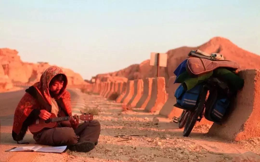 他7年骑行44个国家多次死里逃生,他7年环游中国18万公里绕赤道4圈