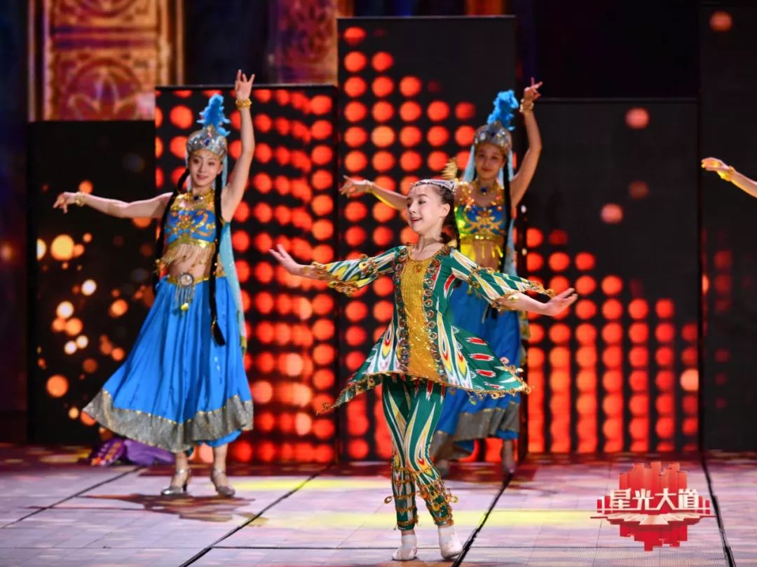 超级星光大道第一届的小朋友,小朋友星光大道活动视频