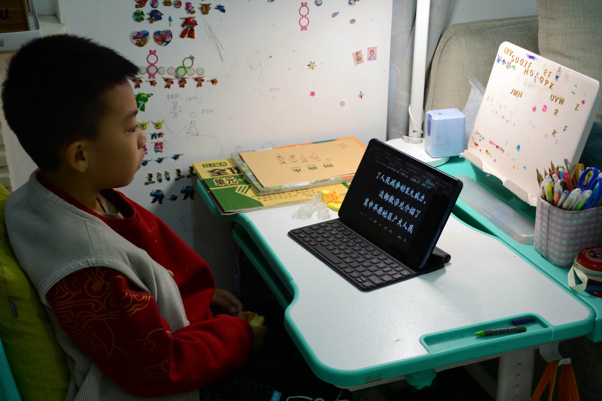 一部经典，给娃一次爱国教育，不能浪费平板电脑的每一个功能