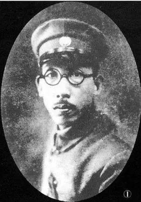 1929年敌人要挖毛主席祖坟，堂兄舍命保护，建国后主席如何报答？