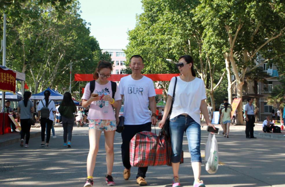 大一新生买被子需要注意什么,大学开学被子自己买还是学校买