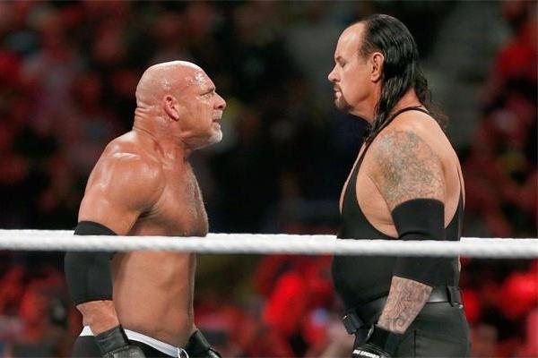 送葬者淘汰巨石强森和大秀哥,送葬者凯恩巨石强森大秀哥联手