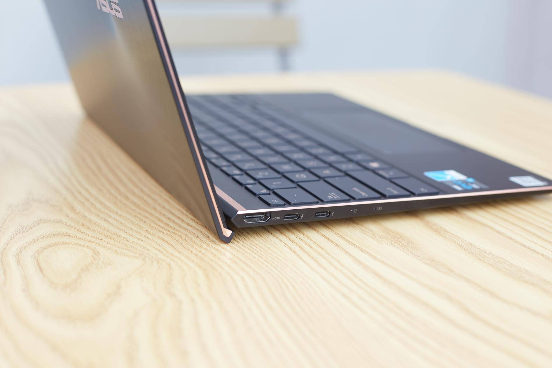 2021旗舰笔记本，8999的华硕灵耀X纵横核心竞争力在哪？