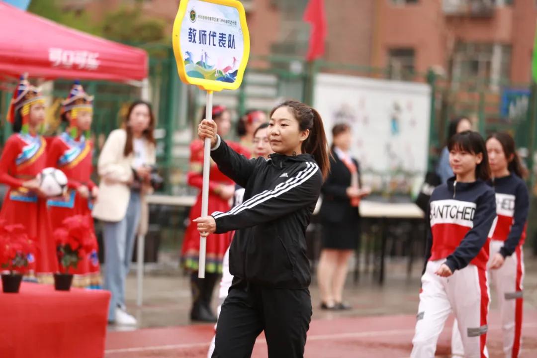 【“七个一”先锋在行动】呼和浩特市足球协会“万达分校足球基地”挂牌仪式在南门外小学万达分校举行