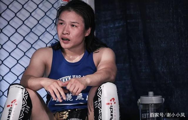 张伟丽震撼外国人视频,中国格斗女王张伟丽捍卫主场荣誉