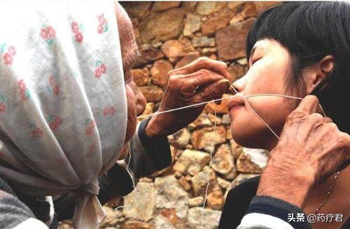 为什么女生嘴唇上面胡子越来越少,女生嘴唇为何长胡子